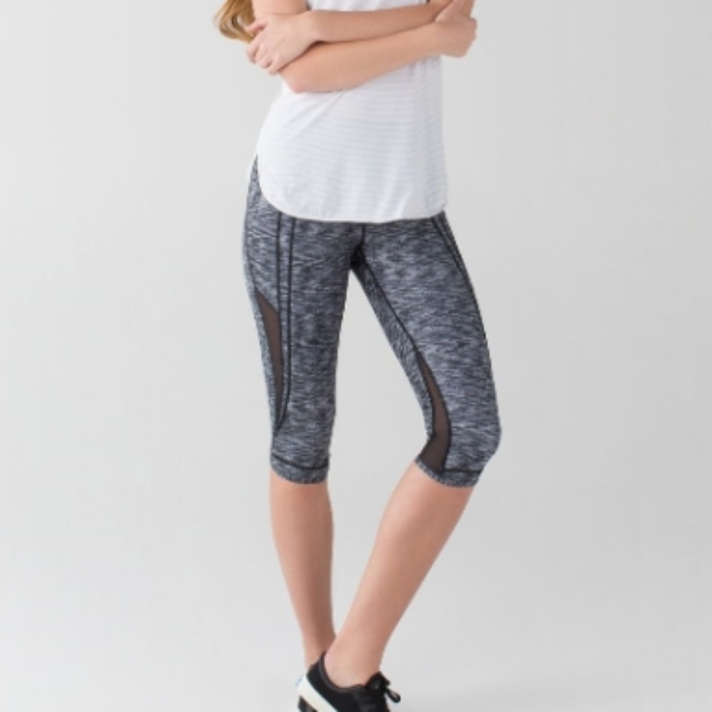 Lululemon Drop It Like It's Hot Crop Dramatic Static White Black size 6